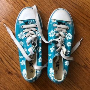 EUC Hawaiian print tennis shoes